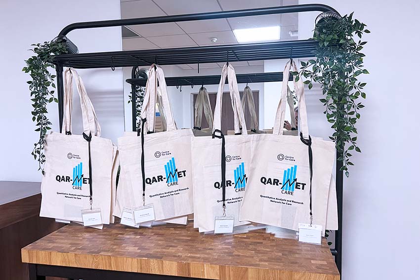 QAR-Net Care tote bags