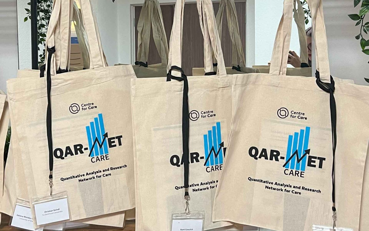 QAR-Net Care tote bags